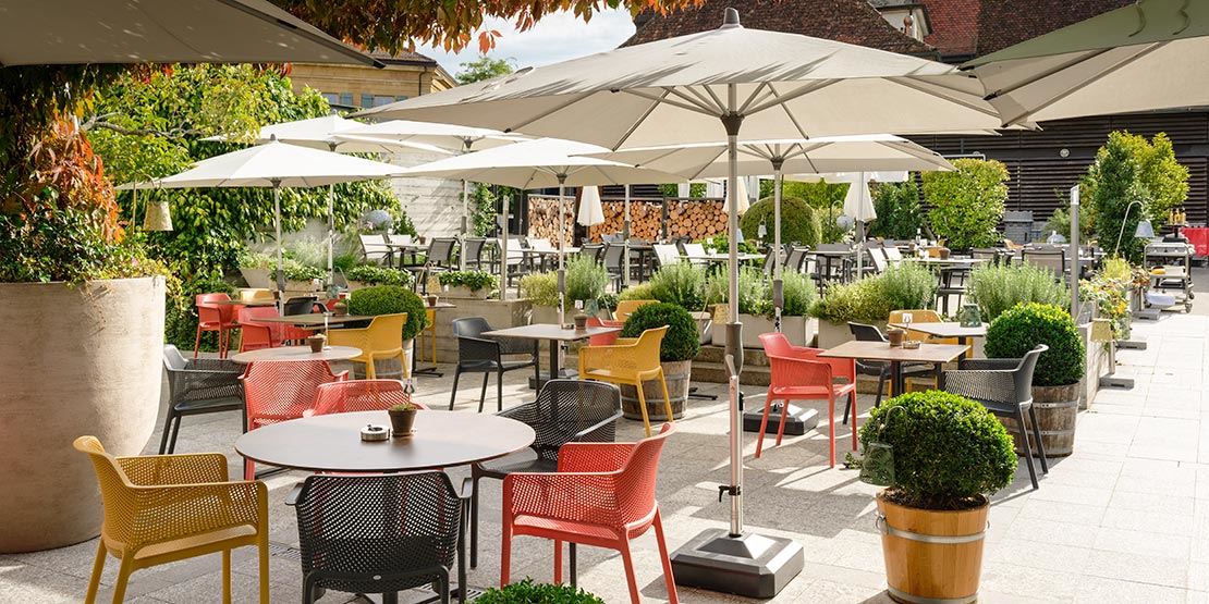 Outdoor Tische Gastronomie im Hotel Murtenhof