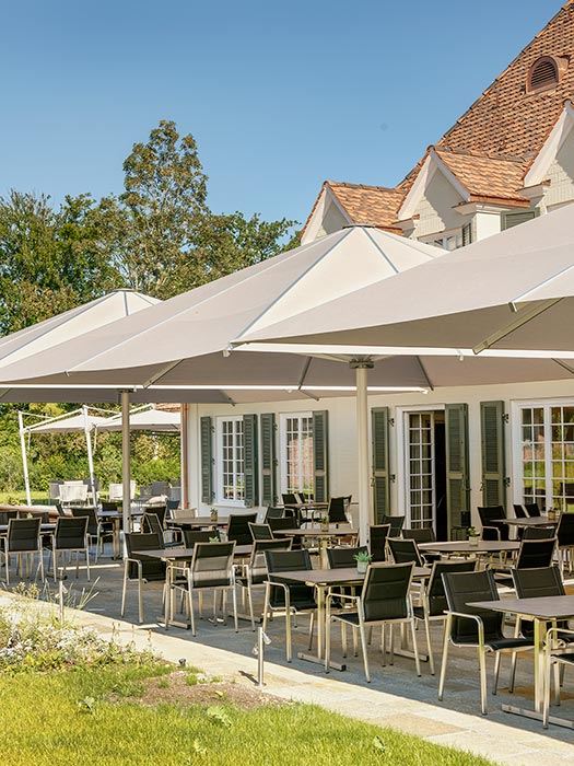 Outdoor Tische und Stühle Gastronomie im Restaurant Villa Winzerpark